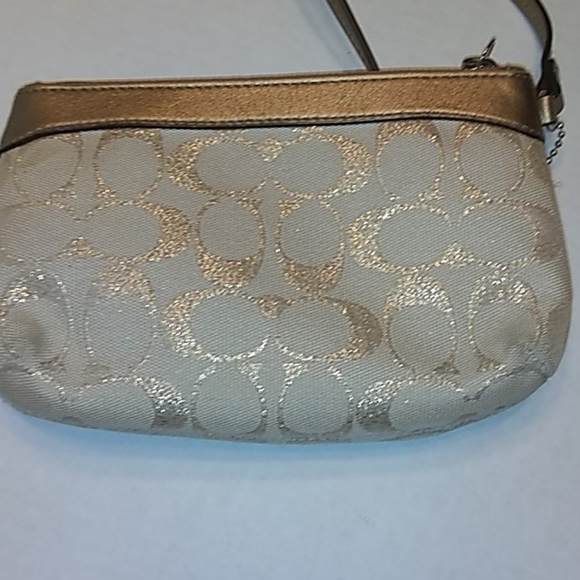 Coach wristlet. - Picture 5 of 11